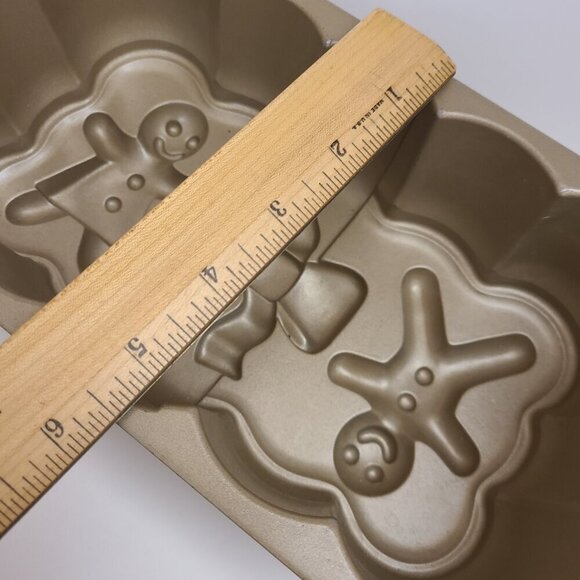 Nordic Ware Gingerbread Man Loaf Pan Holiday Christmas Nonstick - Picture 7 of 13